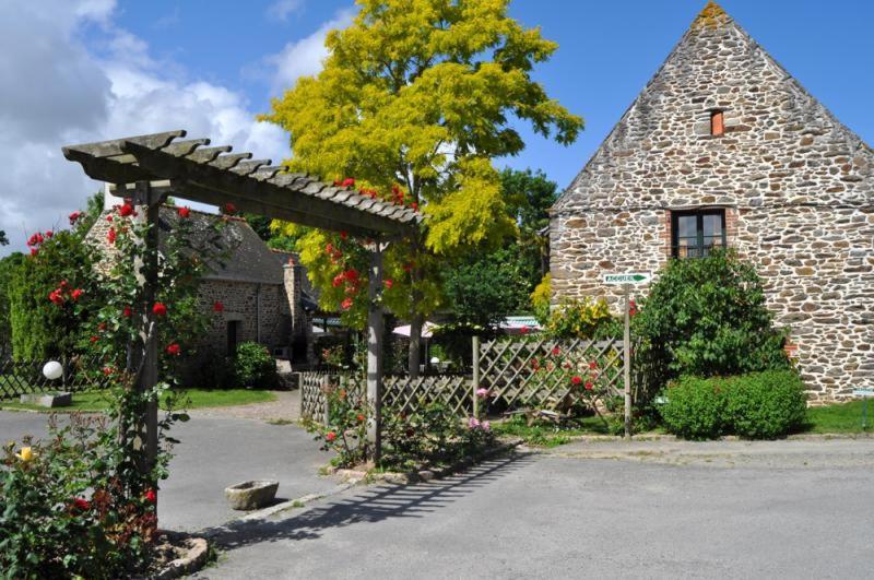 Saint-Jouan-des-Guérets L'Auberge De La Porte מראה חיצוני תמונה